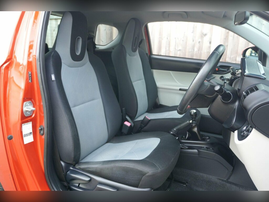 Toyota IQ Vvt-i 2 Hatchback Black #14