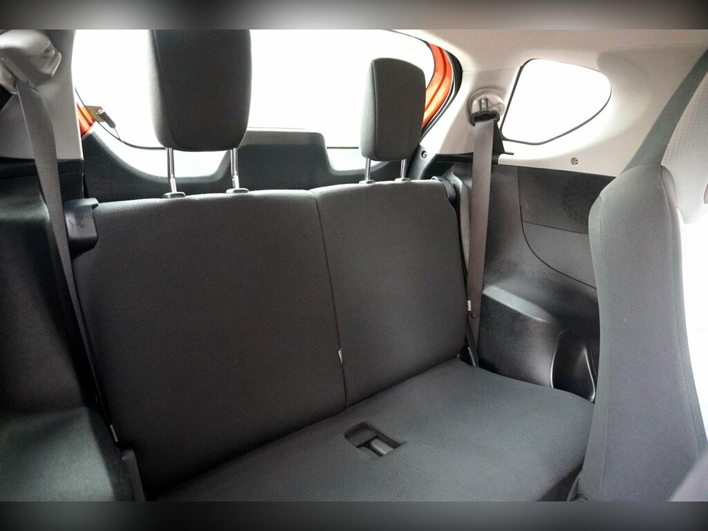 Toyota IQ Vvt-i 2 Hatchback Black #8