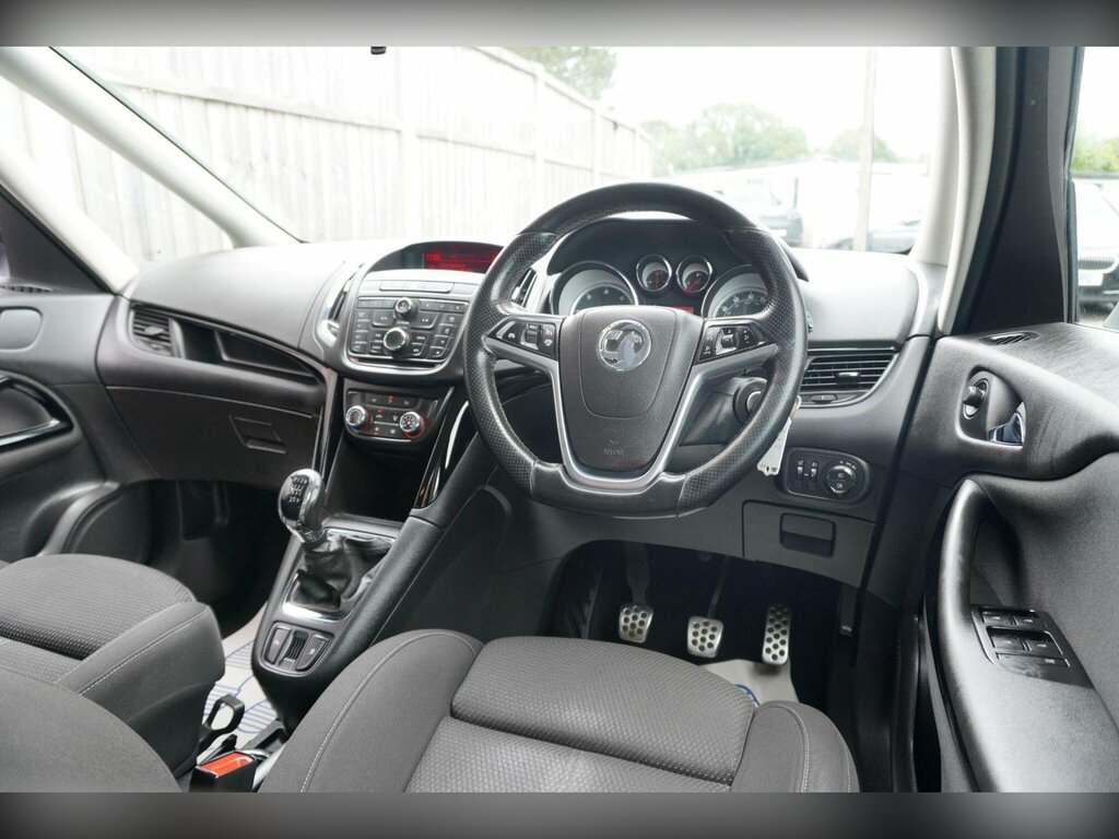 Vauxhall Zafira Tourer 2.0 Cdti Sri Euro 5 Black #2