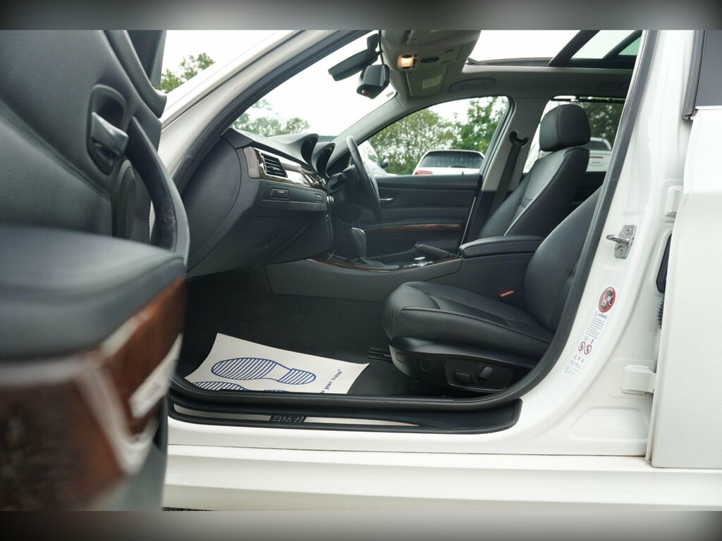 BMW 3 Series 320I M Sport Touring White #19