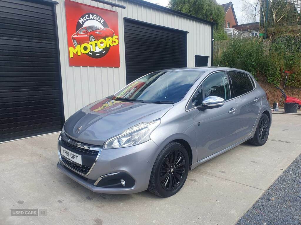 Peugeot 208 1.5 Bluehdi Tech Edition 5 Speed Grey #2