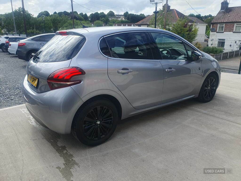 Peugeot 208 1.5 Bluehdi Tech Edition 5 Speed Grey #4