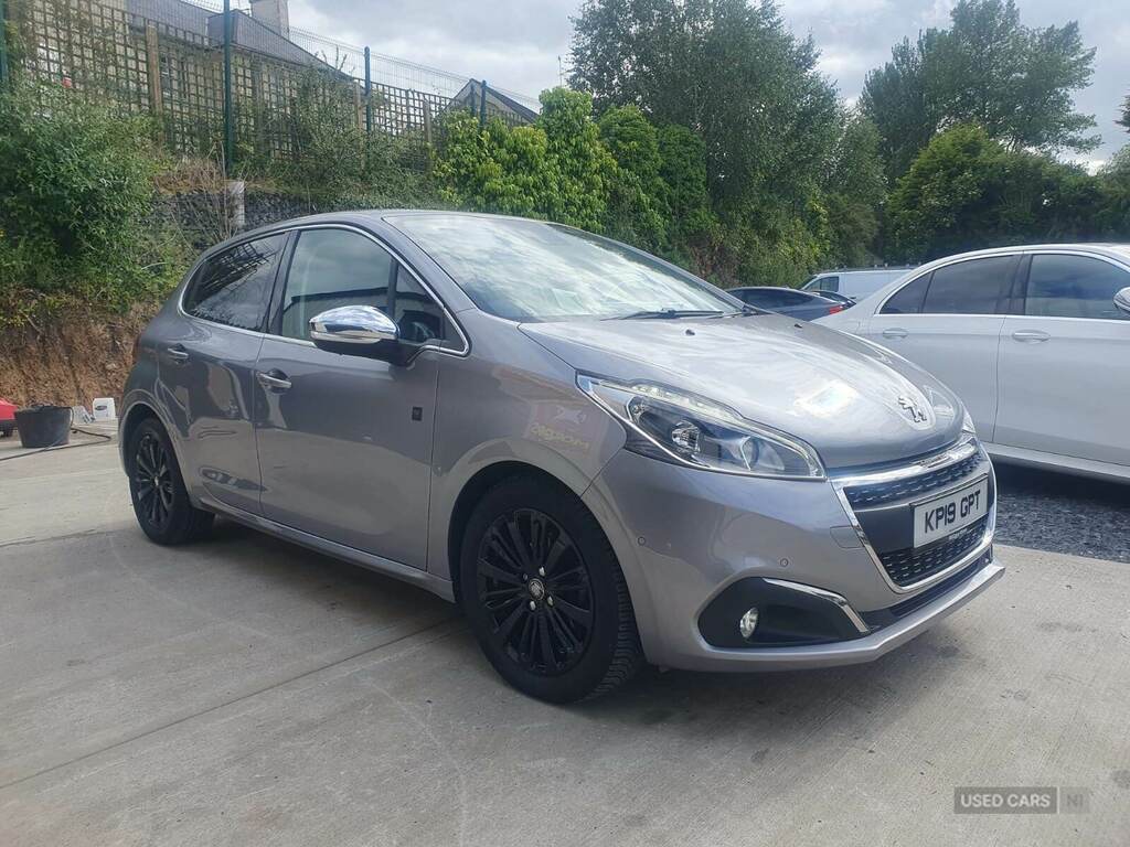 Peugeot 208 1.5 Bluehdi Tech Edition 5 Speed KP19GPT Grey #4