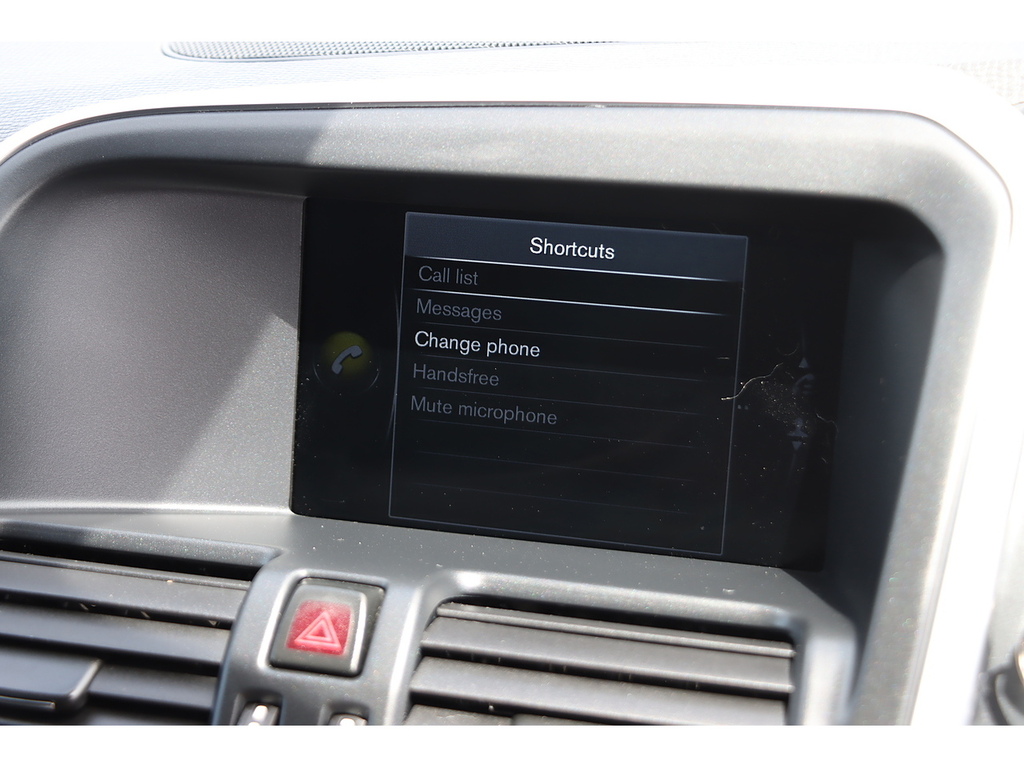 Volvo XC60 D5 R-design Nav WJ64XCM White #5