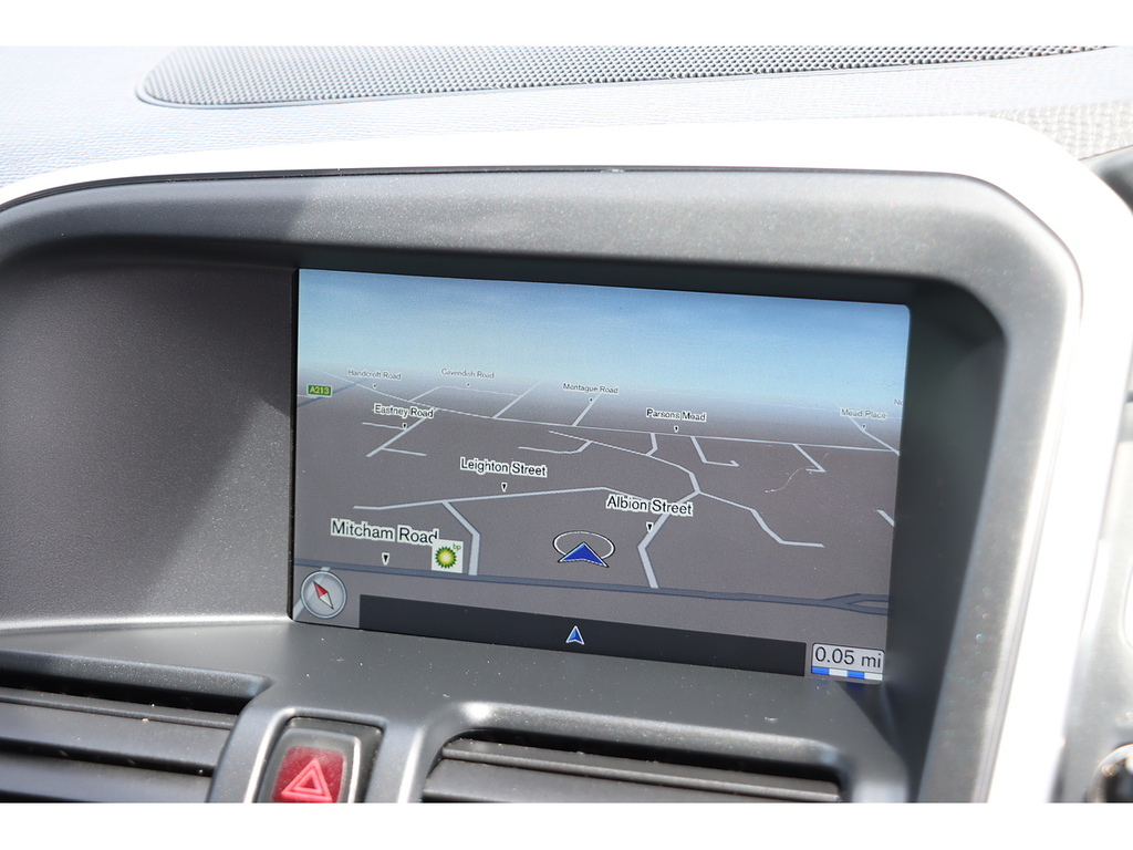 Volvo XC60 D5 R-design Nav WJ64XCM White #2