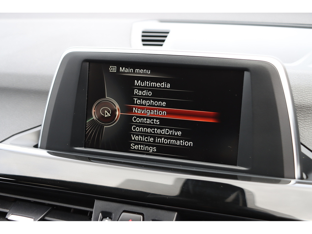 BMW X1 20I Xline WJ66HTZ White #4