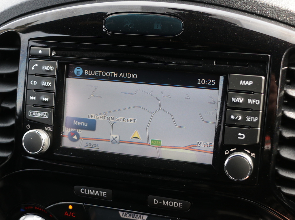 Nissan Juke Tekna Black #2