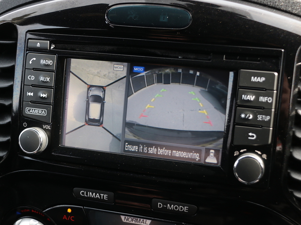 Nissan Juke Tekna Black #3