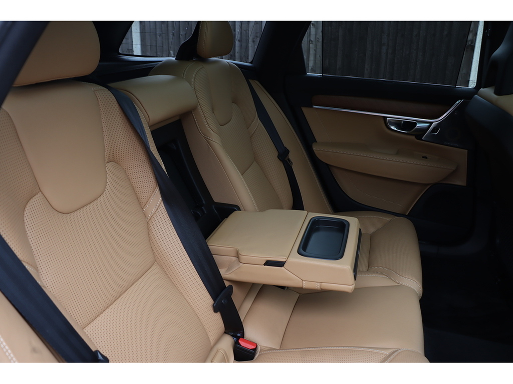 Volvo V90 2.0 D5 Powerpulse R-design Red #25