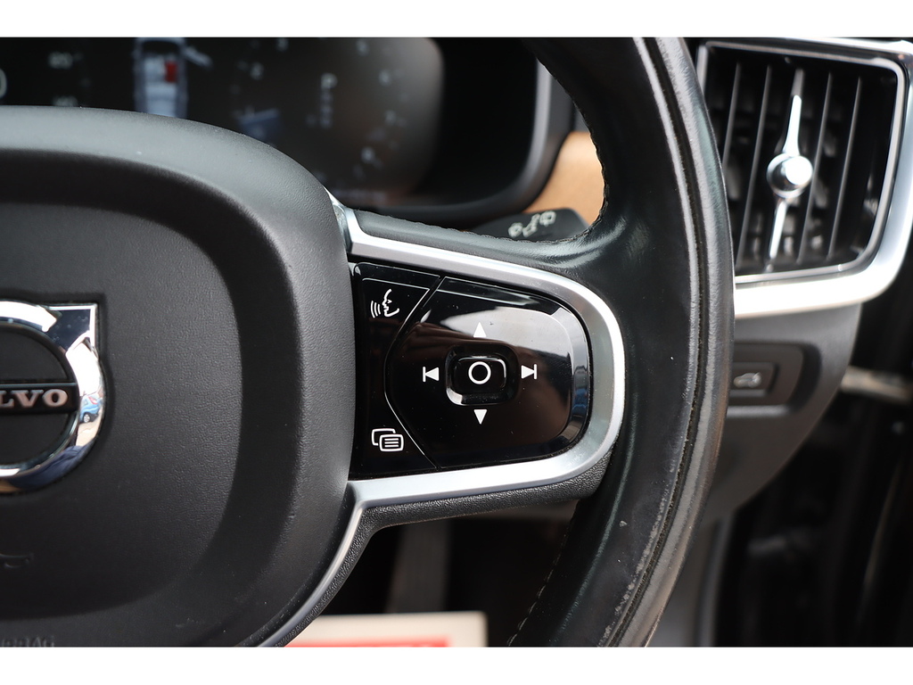 Volvo V90 2.0 D5 Powerpulse R-design Red #50