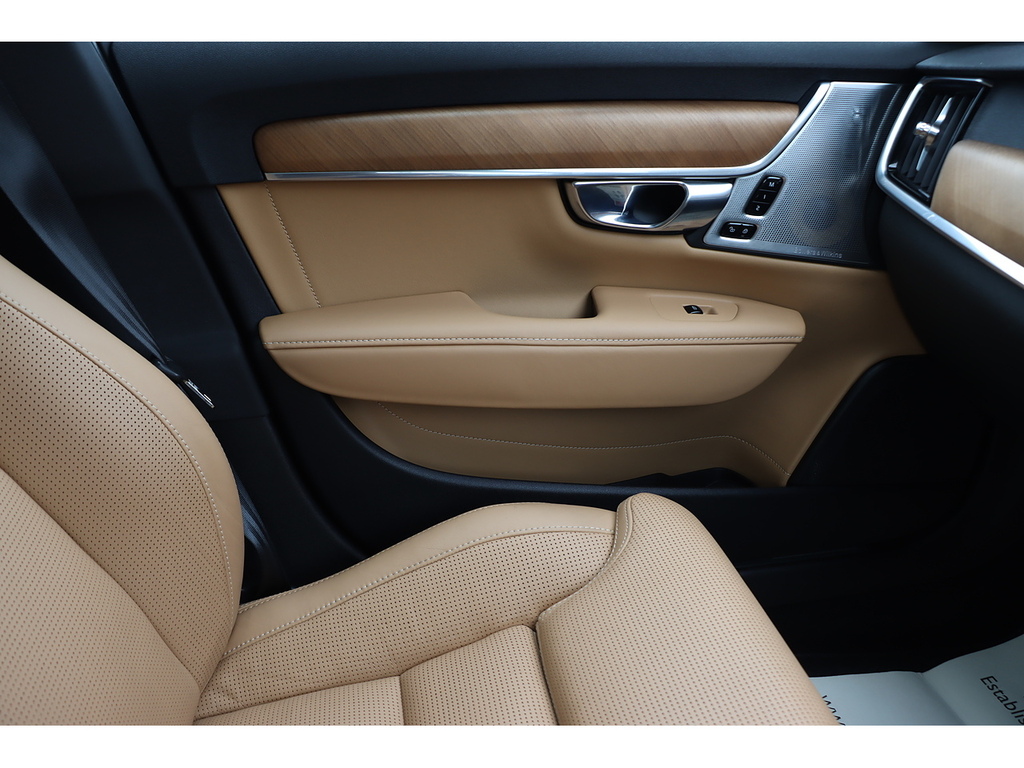 Volvo V90 2.0 D5 Powerpulse R-design Red #42
