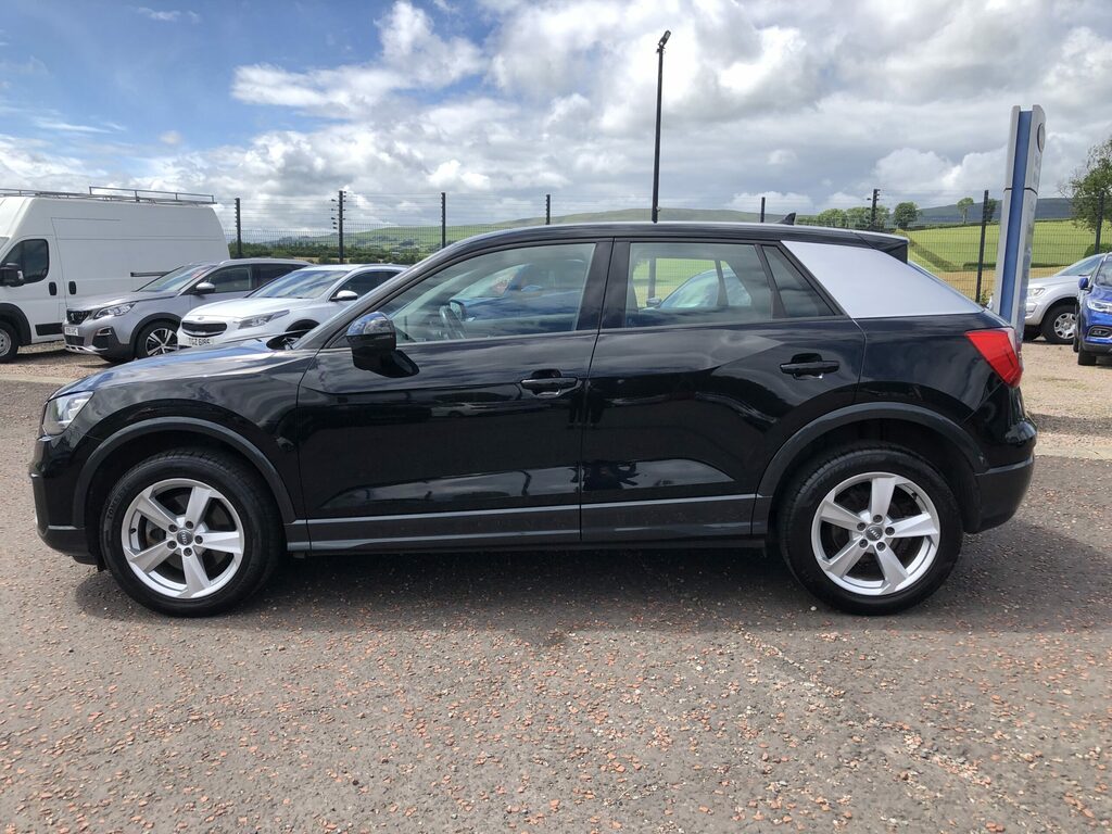 Audi Q2 1.0 Tfsi Sport Black #4