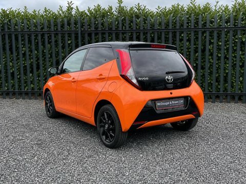 Toyota Aygo 1.0 Vvt-i X-cite Orange #3