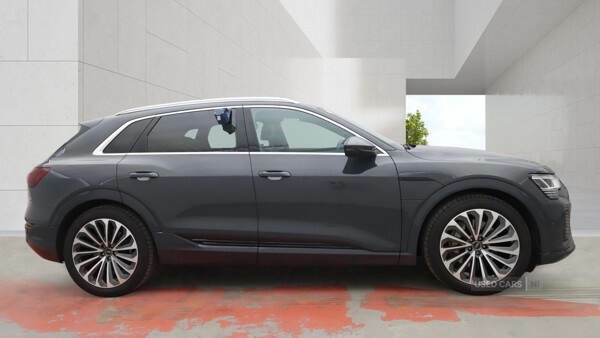 Audi Q8 e tron 250Kw 50 Quattro 95Kwh S Line Grey #4