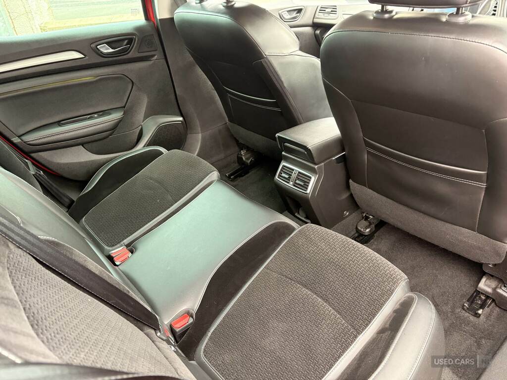 Renault Megane 1.5 Dci Dynamique S Nav Red #6