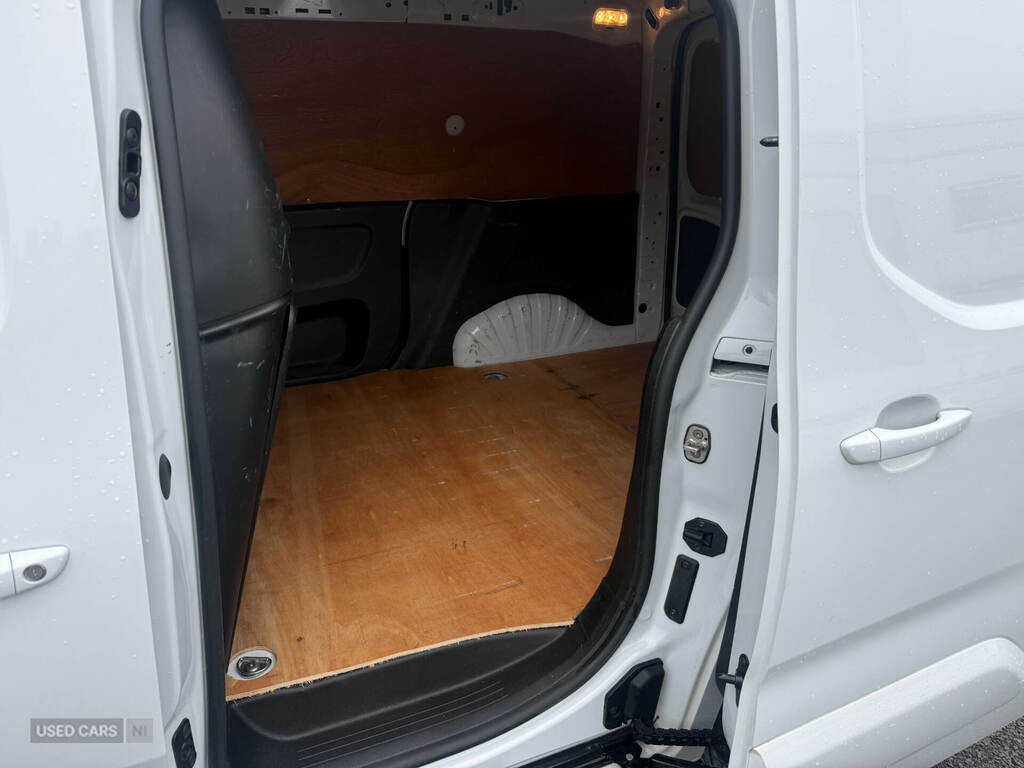 Vauxhall Combo 2300 1.5 Turbo D 100Ps H1 Pro Van White #6