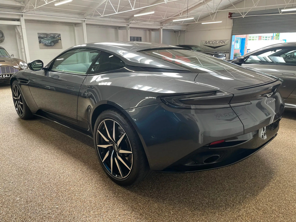 Aston Martin DB11 V8  #4