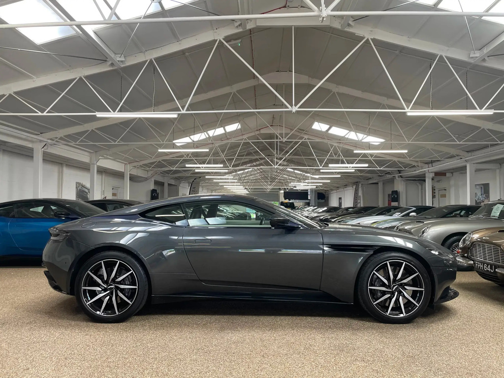 Aston Martin DB11 V8  #6