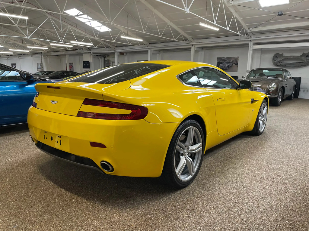 Aston Martin Vantage 4.7 #3