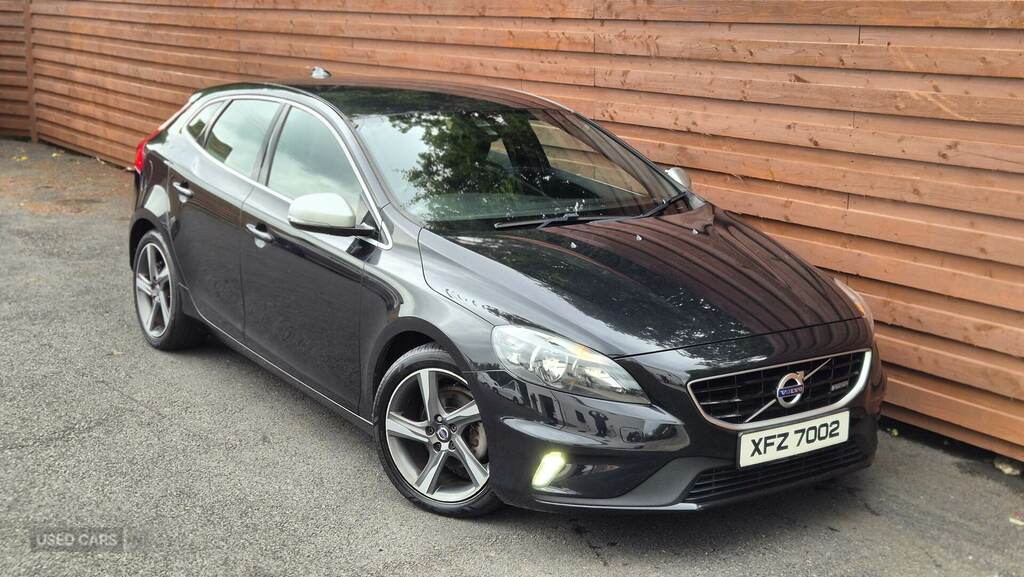 Volvo V40 D2 R Design Black