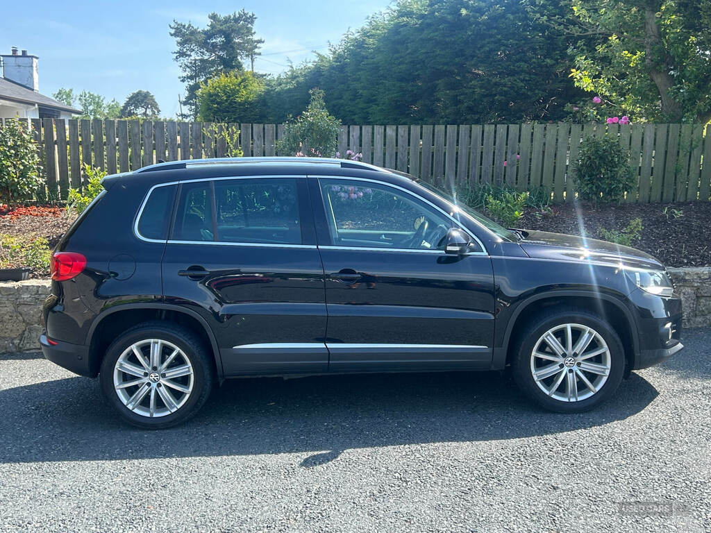 Volkswagen Tiguan 2.0 Tdi Bluemotion Tech Match Edition 150 CN16EOZ Black #2