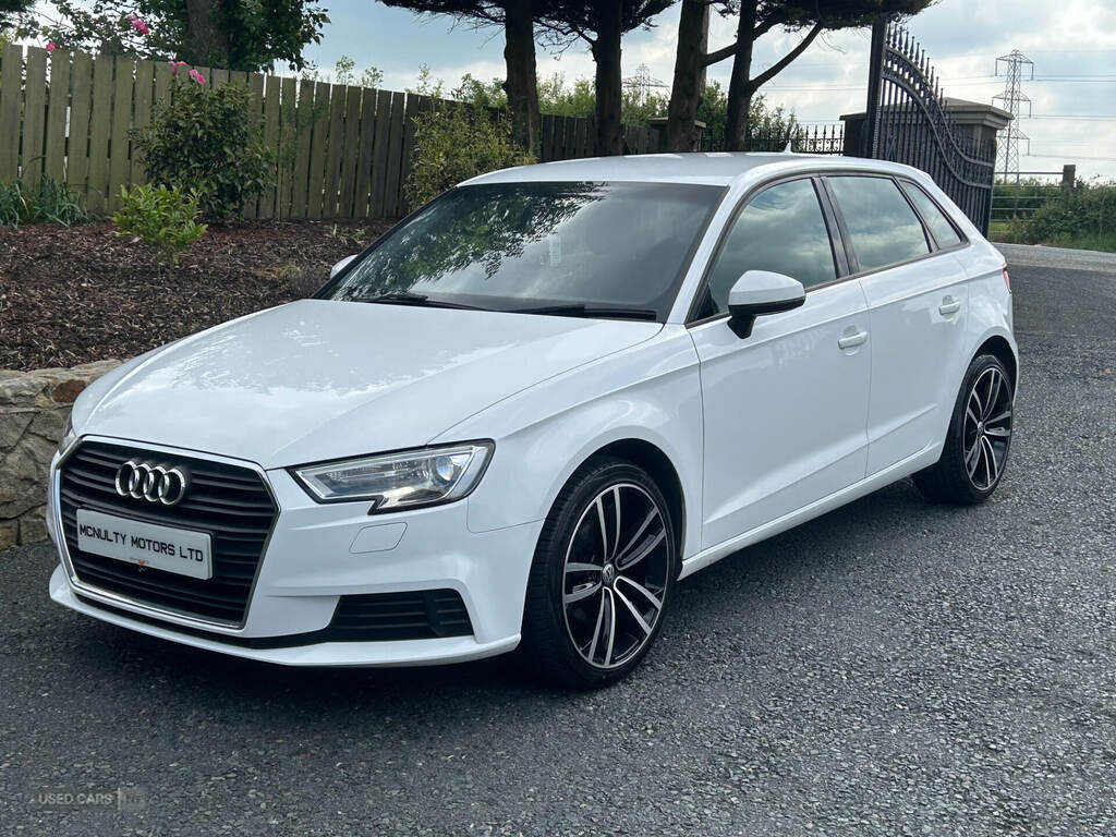 Audi A3 1.6 Tdi 116 Se Technik YR18FWH White #4
