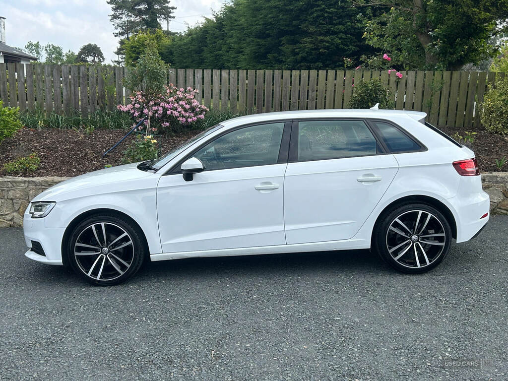 Audi A3 1.6 Tdi 116 Se Technik YR18FWH White #5