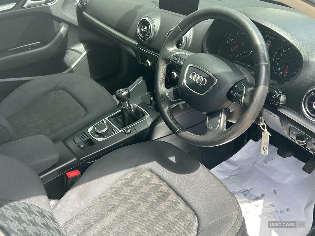 Audi A3 1.6 Tdi Se White #4