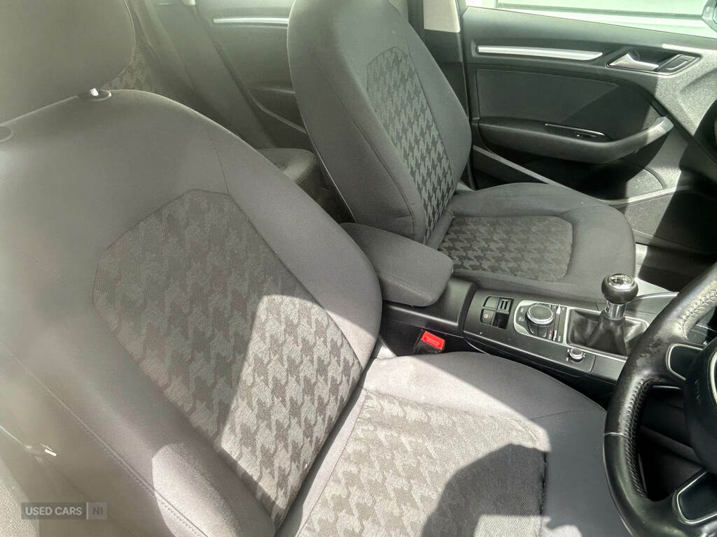 Audi A3 1.6 Tdi Se White #5