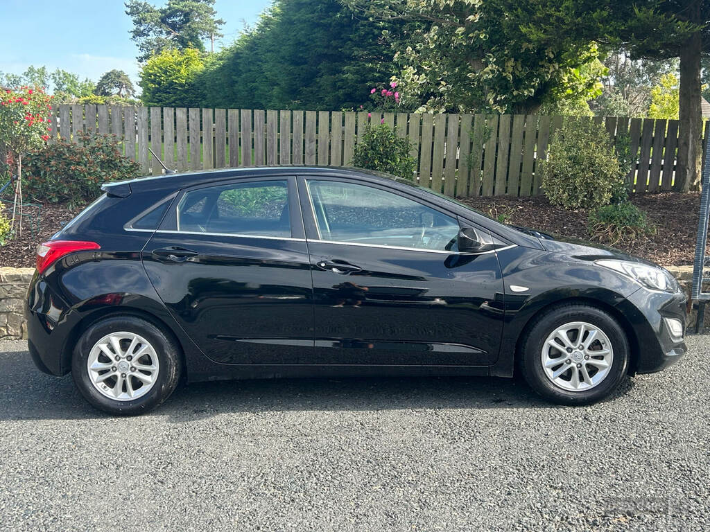 Hyundai I30 1.6 Crdi Blue Drive Se Black #2