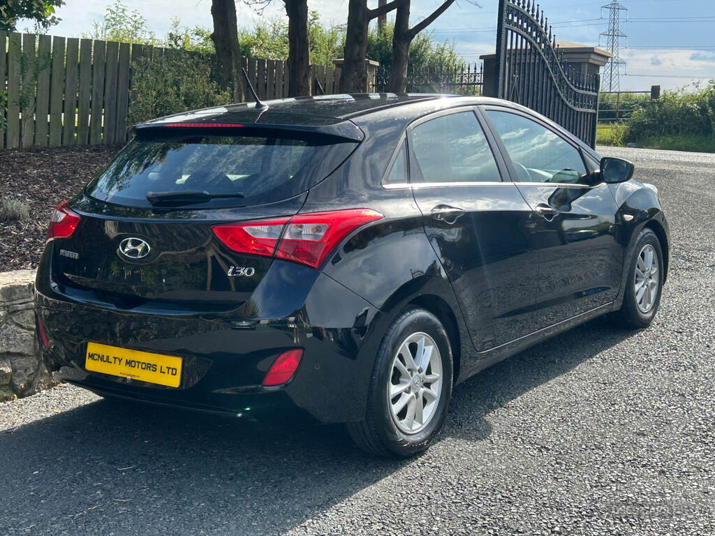 Hyundai I30 1.6 Crdi Blue Drive Se Black #3