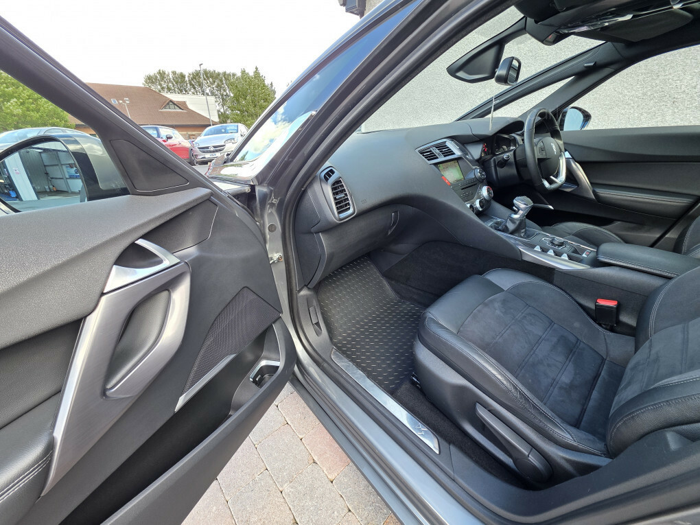 Citroen DS5 Hatchback White #10