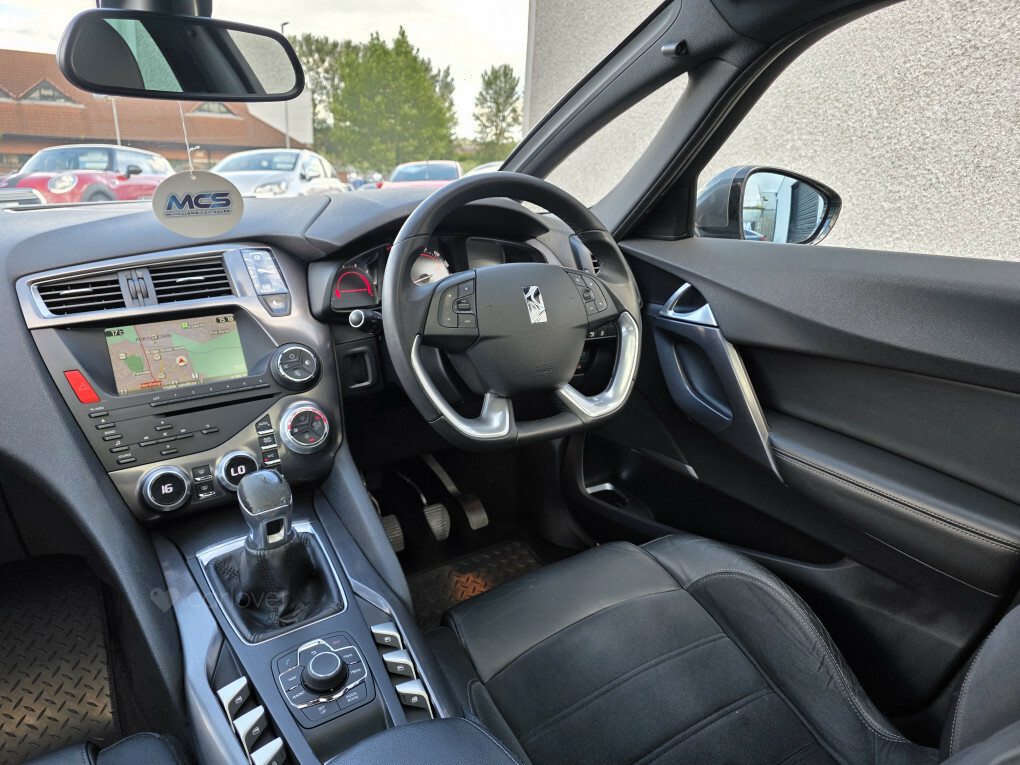 Citroen DS5 Hatchback White #16