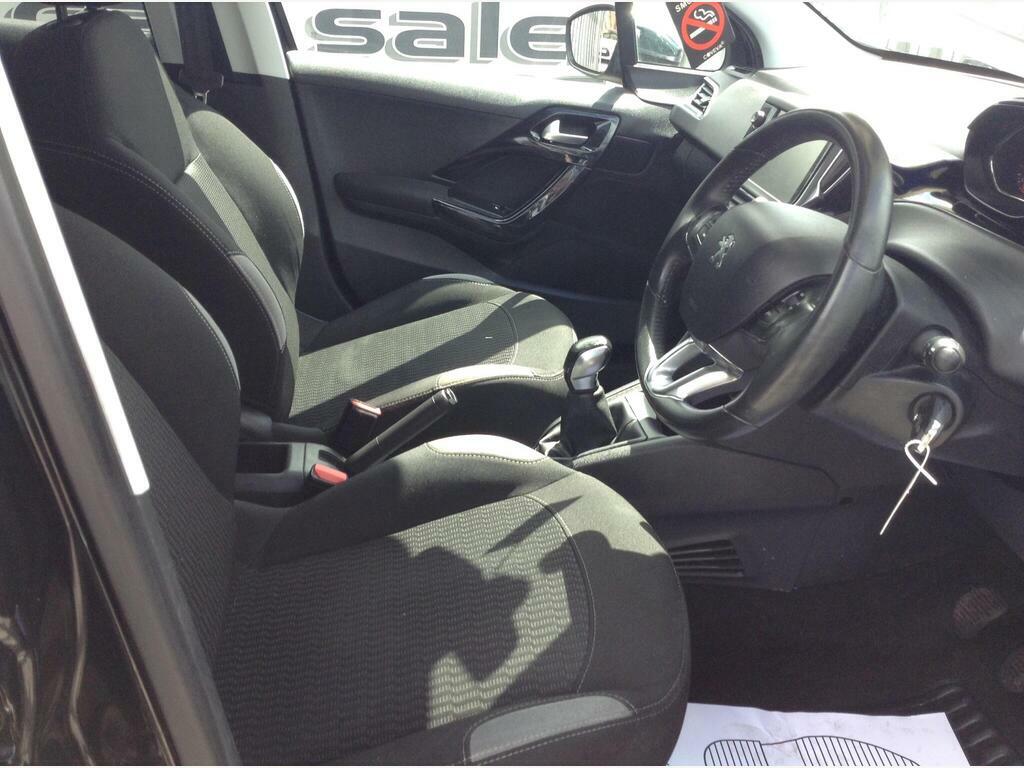 Peugeot 208 Hatchback White #8