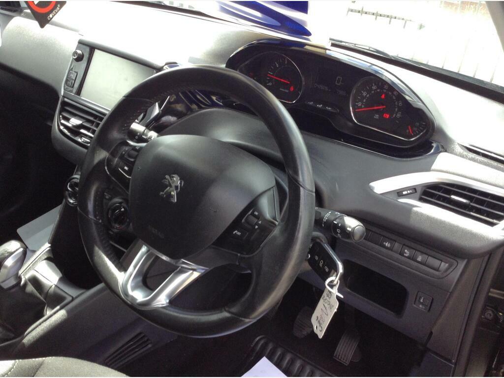 Peugeot 208 Hatchback White #7