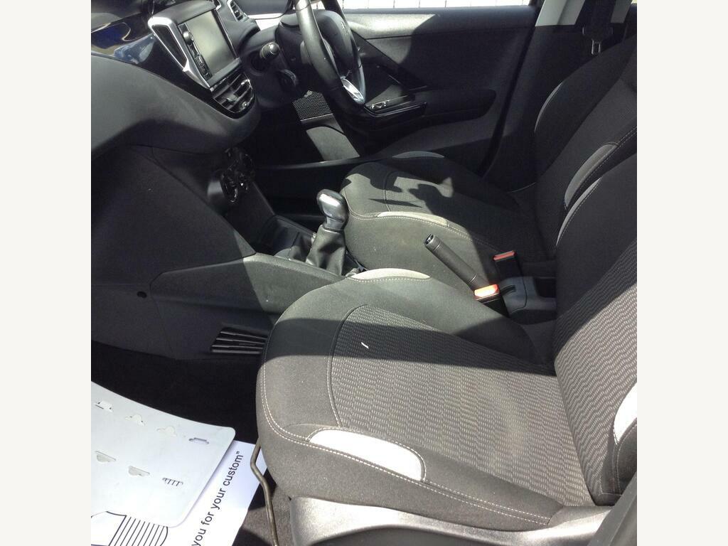Peugeot 208 Hatchback White #13