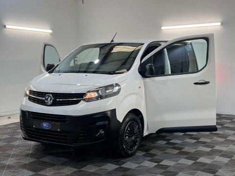 Vauxhall Vivaro Dynamic White #35