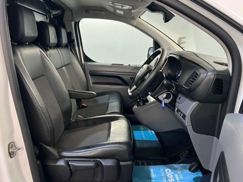 Vauxhall Vivaro Dynamic White #11