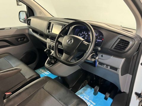 Vauxhall Vivaro Dynamic White #10