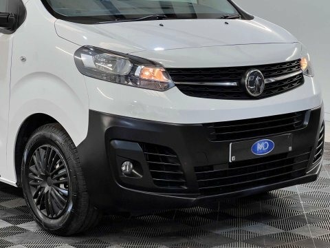 Vauxhall Vivaro Dynamic White #44