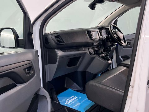 Vauxhall Vivaro Dynamic White #14