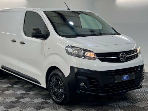 Vauxhall Vivaro Dynamic White #45