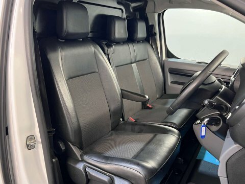 Vauxhall Vivaro Dynamic White #12