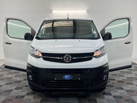Vauxhall Vivaro Dynamic White #34