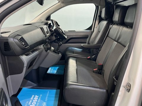 Vauxhall Vivaro Dynamic White #16