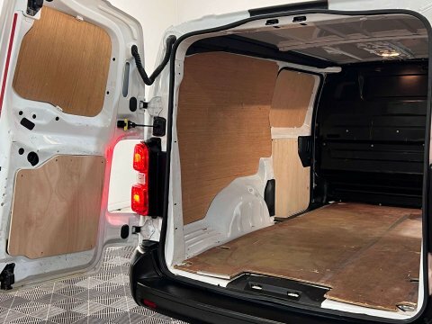 Vauxhall Vivaro Dynamic White #32