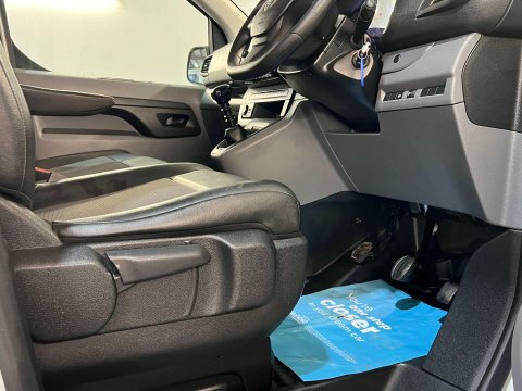 Vauxhall Vivaro Dynamic White #25