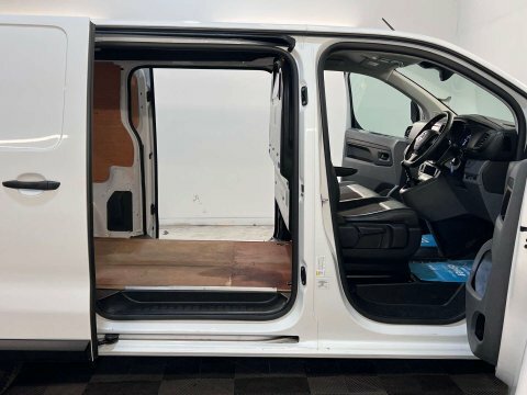 Vauxhall Vivaro Dynamic White #40