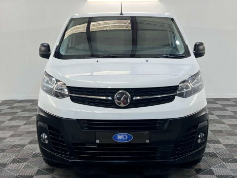 Vauxhall Vivaro Dynamic White #7