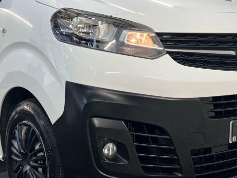 Vauxhall Vivaro Dynamic White #50